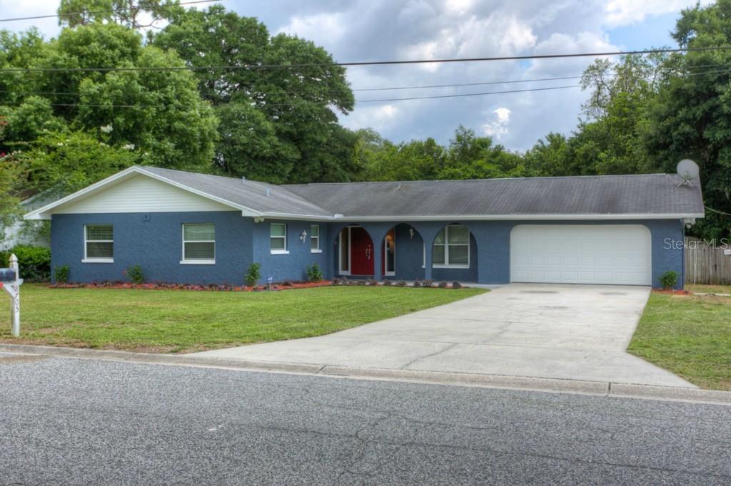 8705 Elmdale Pl., Temple Terrace, FL 33637