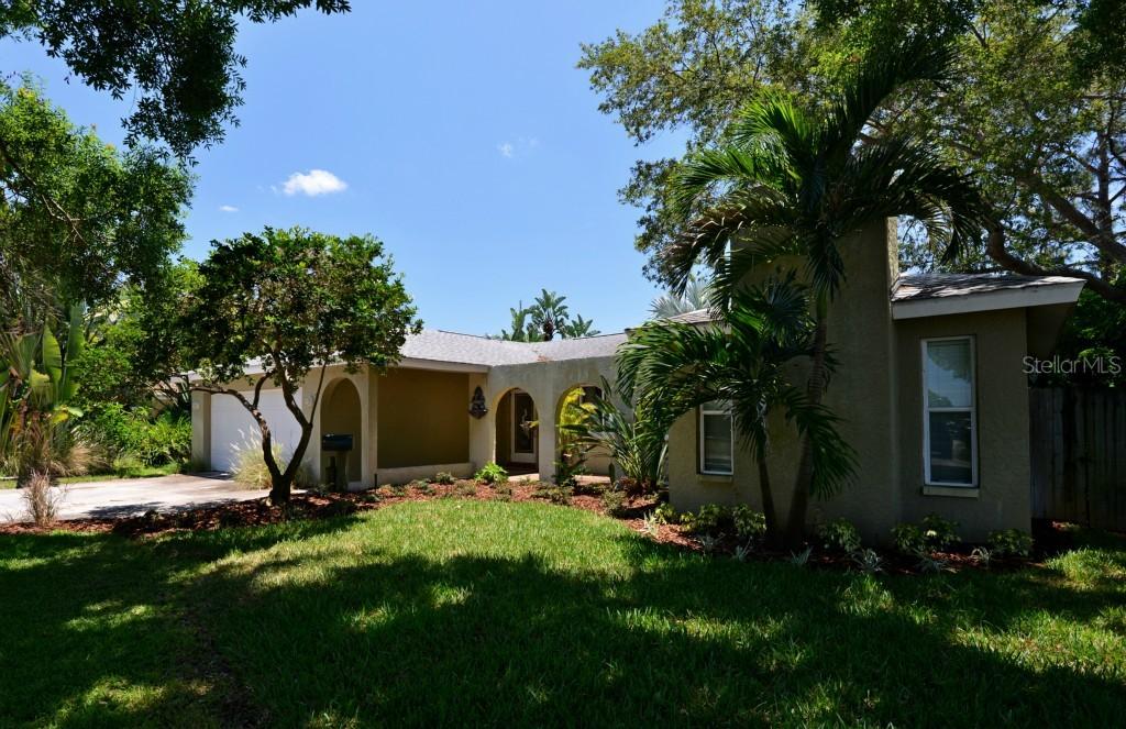 9801 Oak St., St Petersburg, FL 33702