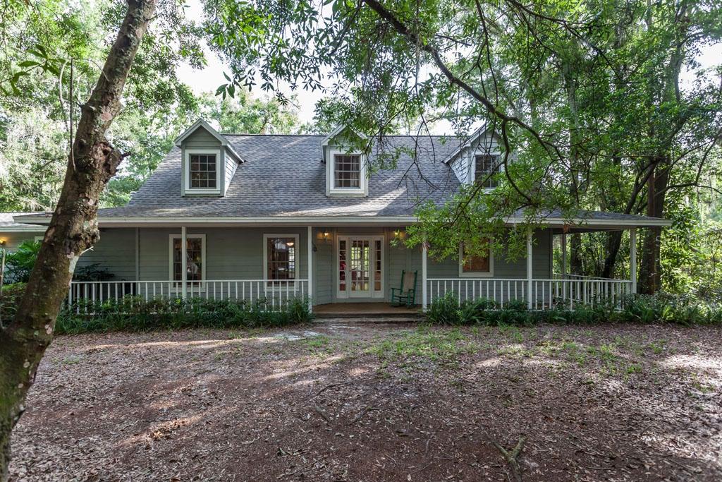 622 Commiston Ln., Lutz, FL 33549