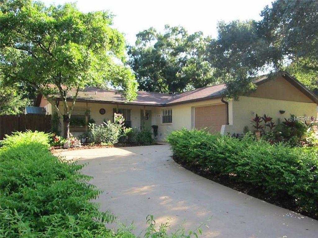 218 Valley Dr., Brandon, FL 33510