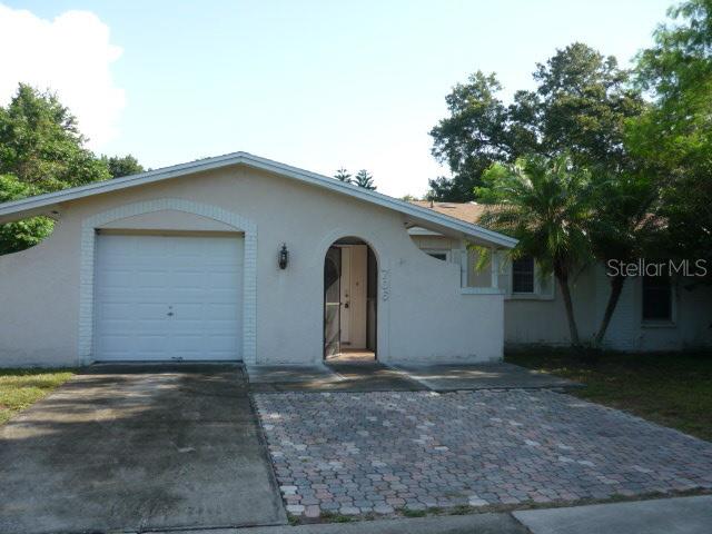 706 Falkirk Ave., Valrico, FL 33594