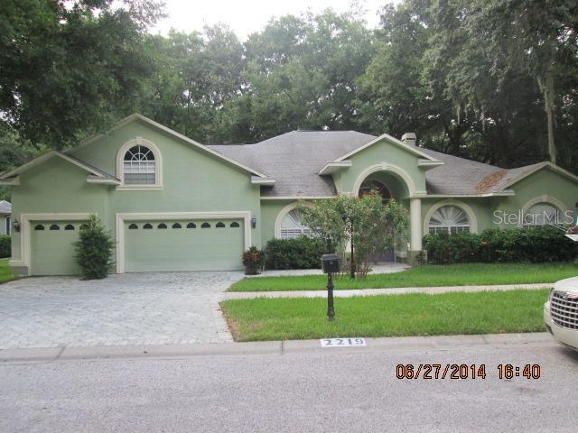2219 Valrico Forest Dr., Valrico, FL 33594
