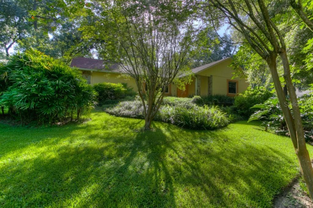 110 Holly Tree Ln., Brandon, FL 33511