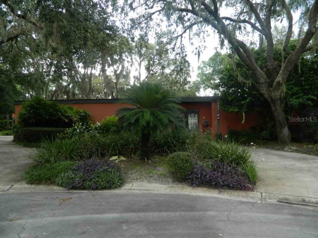 705 Grand Ct., Temple Terrace, FL 33617