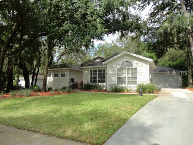 18128 Swan Lake Dr., Lutz, FL 33549