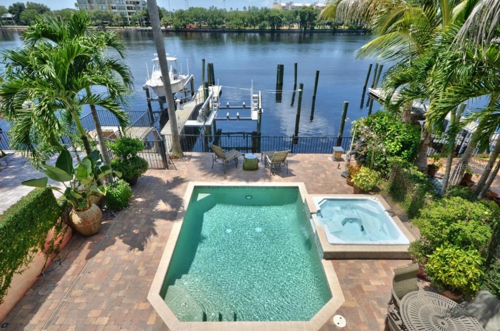 1133 Abbeys Way, Tampa, FL 33602