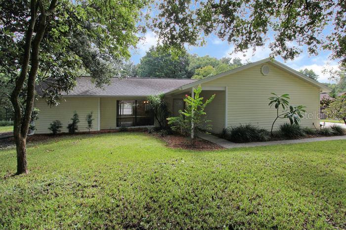 18431 Swan Lake Dr., Lutz, FL 33549