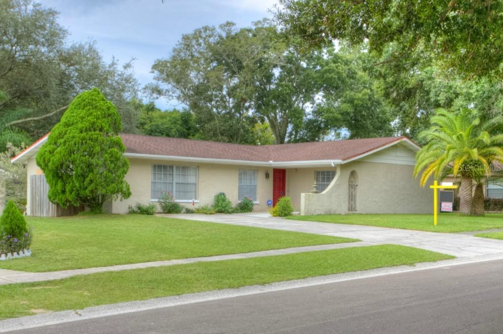 621 Red Robin Rd., Seffner, FL 33584