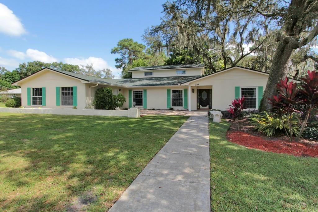 710 Grand Cir., Temple Terrace, FL 33617