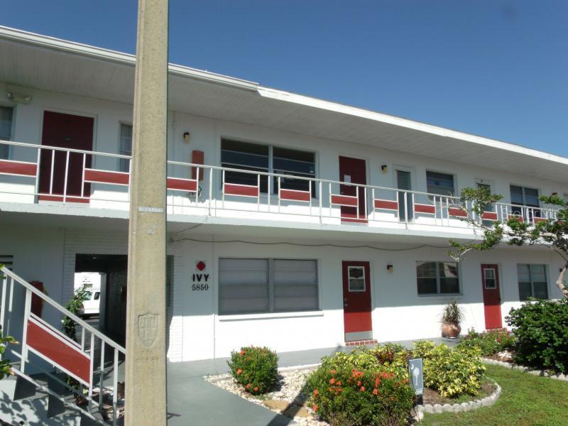 5850 18th St. #22, St Petersburg, FL 33714