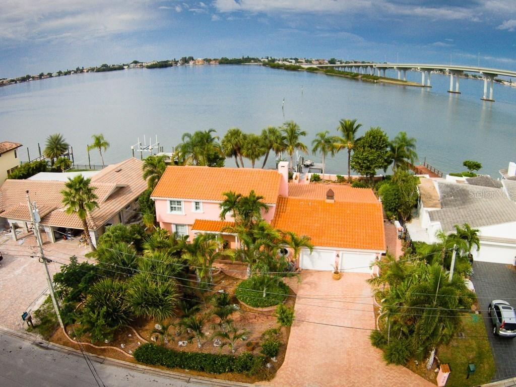 106 Driftwood Ln., Largo, FL 33770