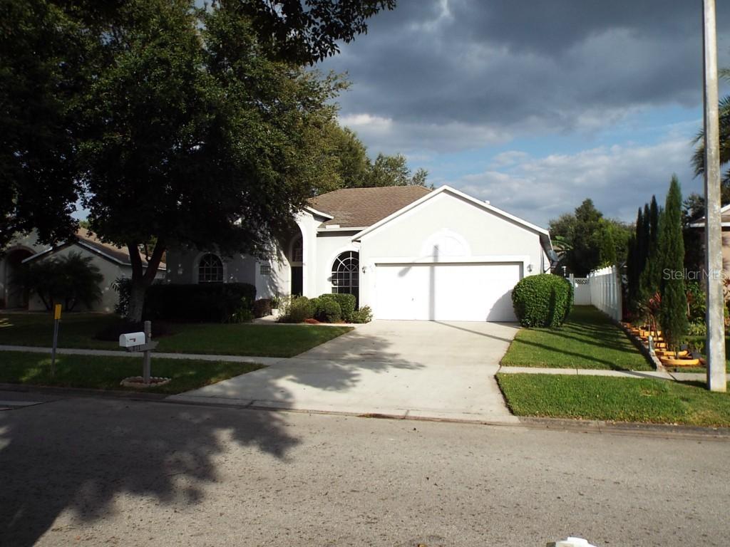 811 Innergary Pl., Valrico, FL 33594