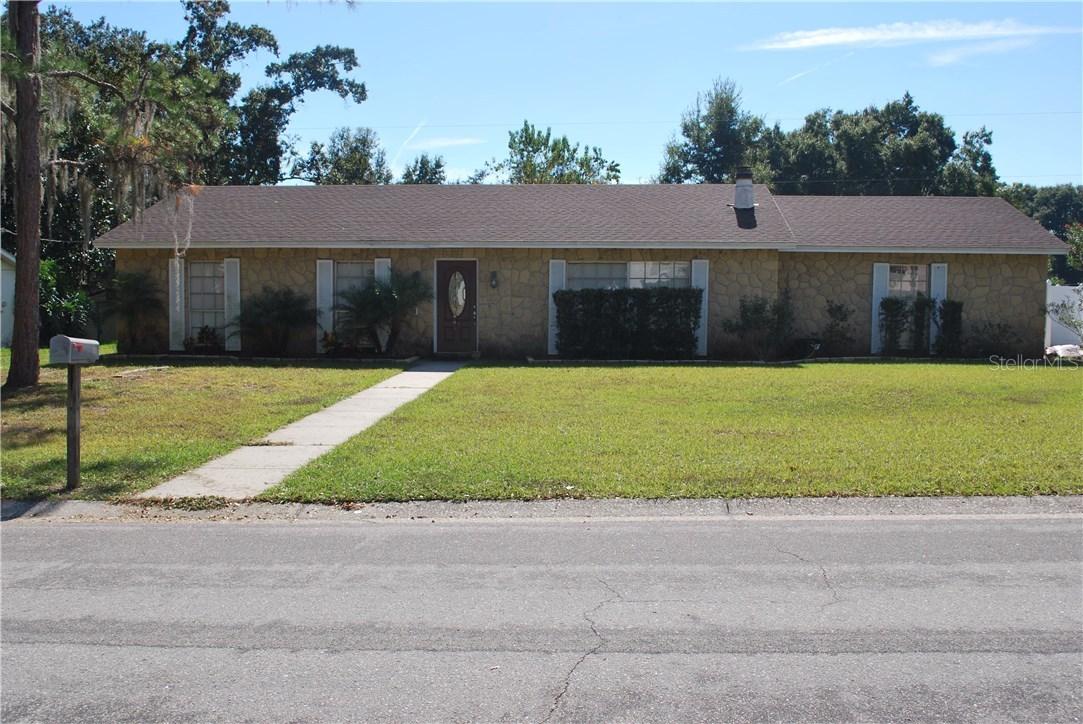 901 Strawberry Ln., Brandon, FL 33511