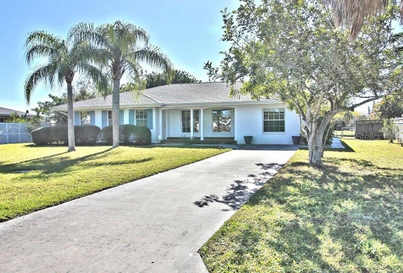 818 Blue Heron Blvd., Ruskin, FL 33570