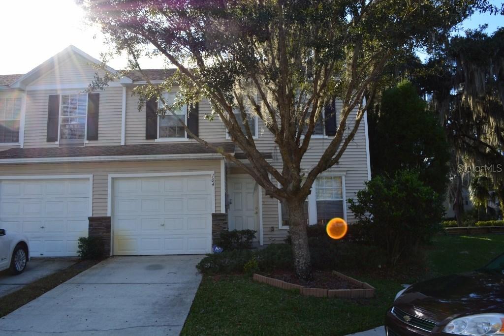 104 Woodknoll Pl., Valrico, FL 33594