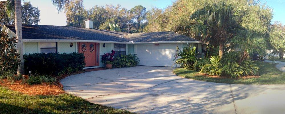 662 Sweetbriar Dr., Oldsmar, FL 34677