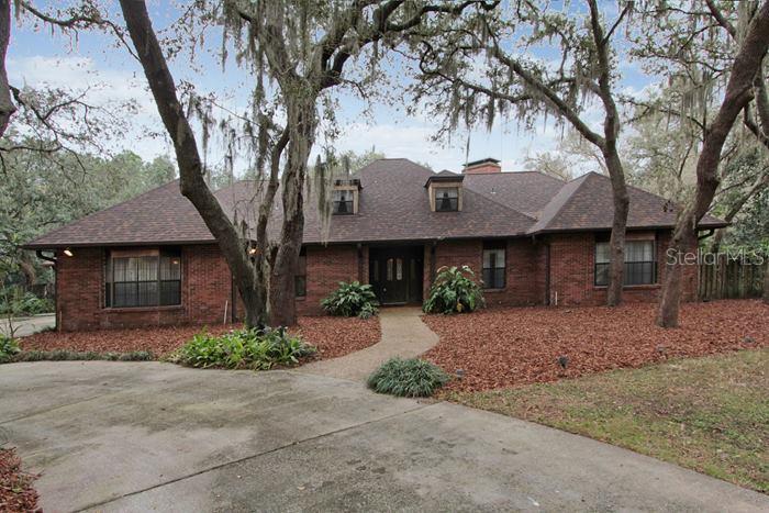 2529 Victarra Cir., Lutz, FL 33559
