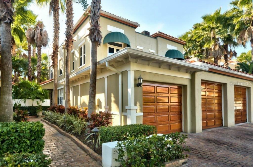 1151 Abbeys Way, Tampa, FL 33602