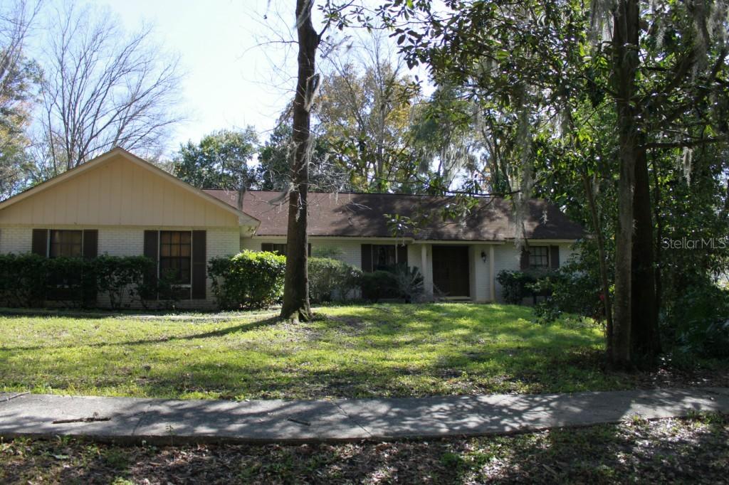 101 Laurel Tree Way, Brandon, FL 33511