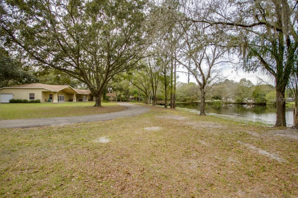 17013 Aspen Meadows Dr., Lutz, FL 33548