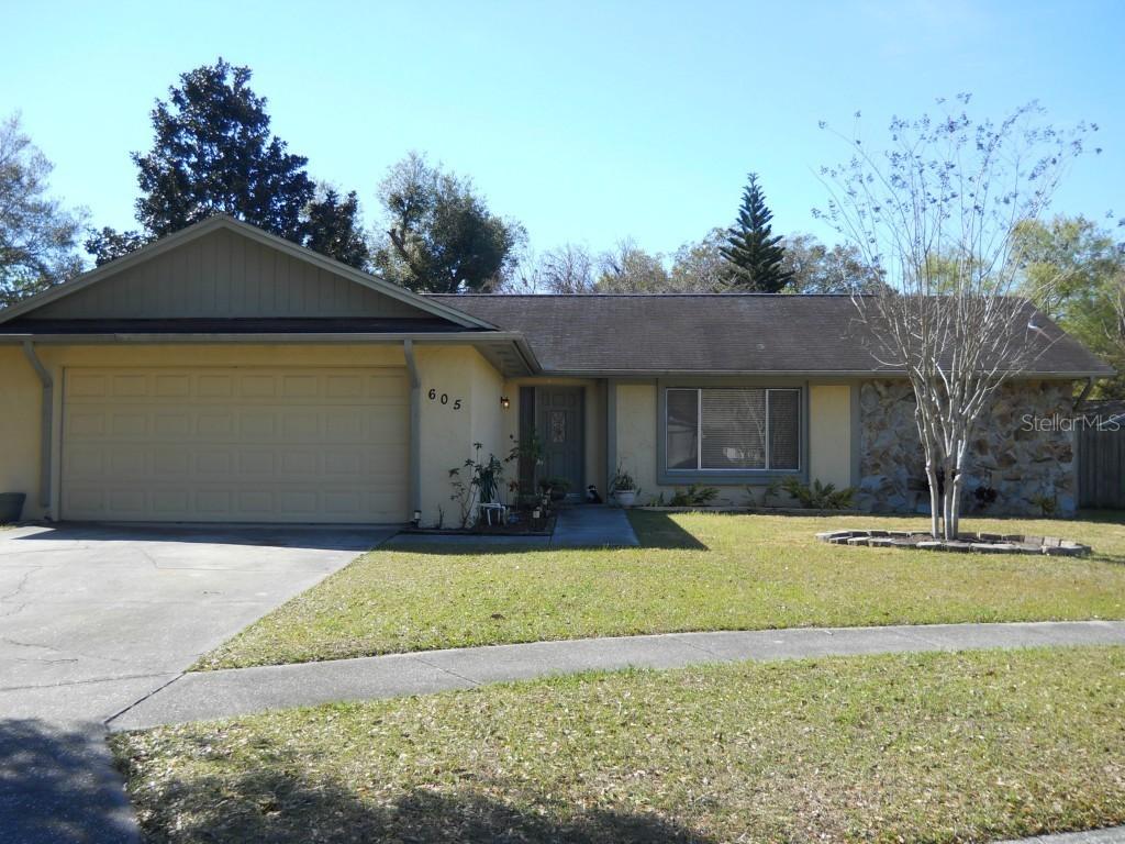 605 Rollingwood Ln., Valrico, FL 33594
