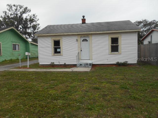 228 Lincoln Cir., St Petersburg, FL 33703