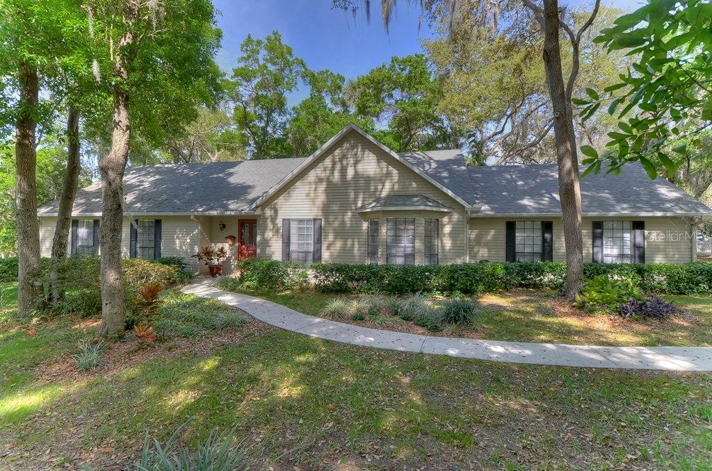 102 Laurel Tree Way, Brandon, FL 33511