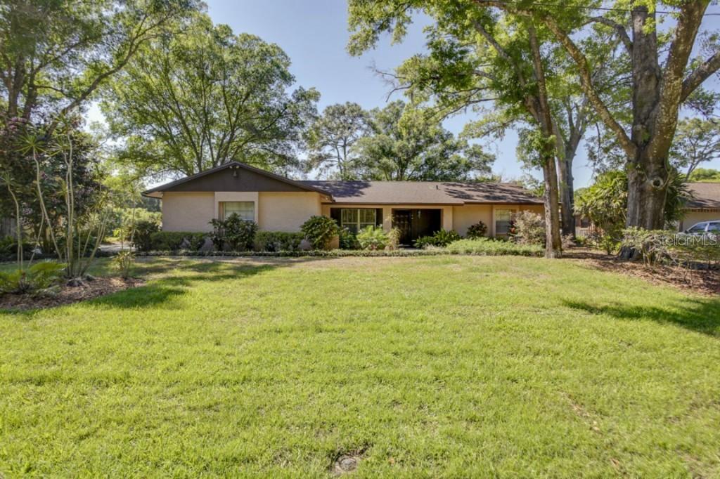 18210 Abbey Ln., Lutz, FL 33548