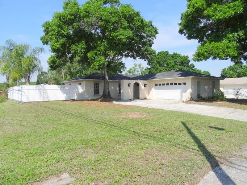 902 Essex Rd., Brandon, FL 33510