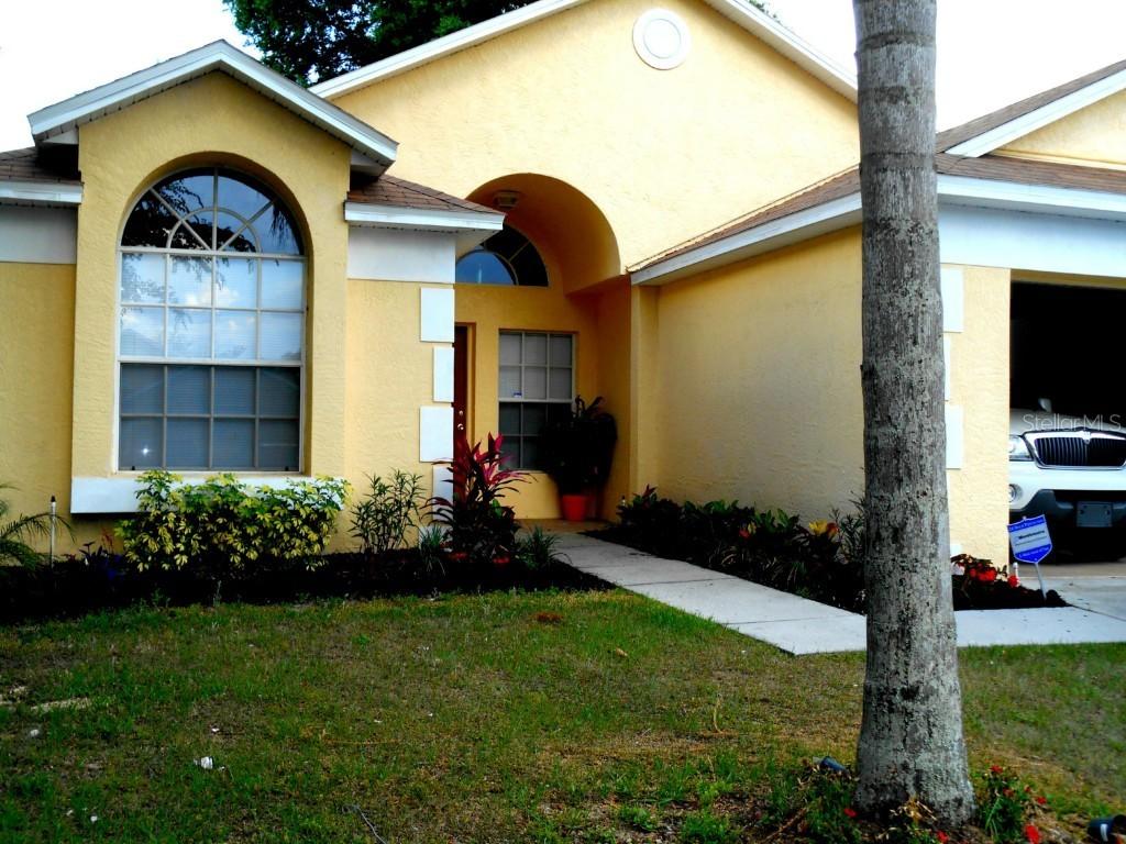 227 Chardonnay Pl., Valrico, FL 33594