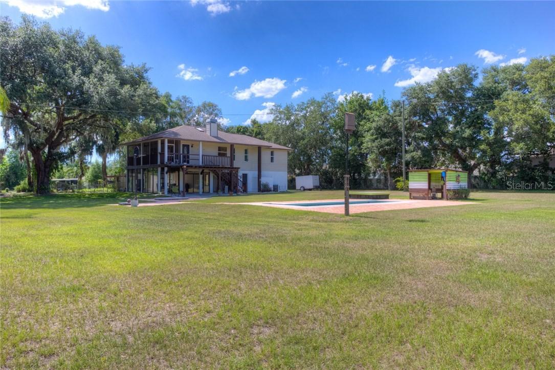 2011 Heritage Crest Dr., Valrico, FL 33594