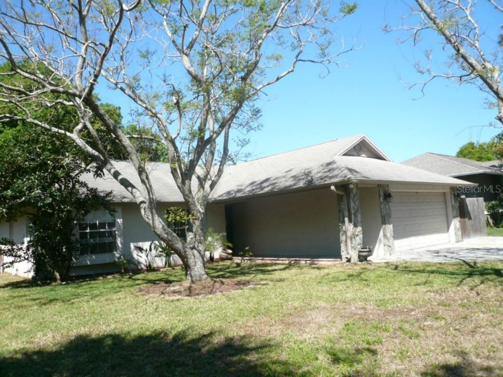 2243 Groveland Dr., Lutz, FL 33549