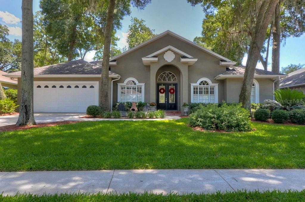 2415 Valrico Forest Dr., Valrico, FL 33594