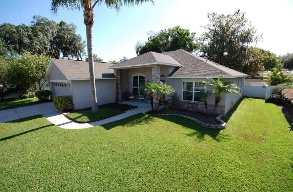 2335 Towering Oaks Cir., Seffner, FL 33584