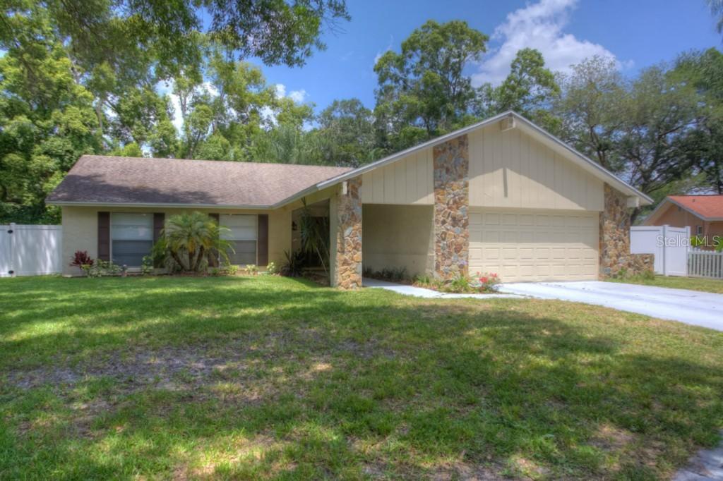 17734 Morninghigh Dr., Lutz, FL 33549