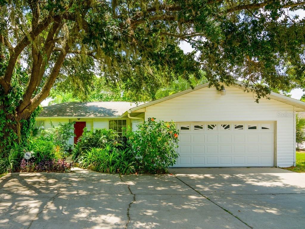 813 W Lutz Lake Fern Rd., Lutz, FL 33548