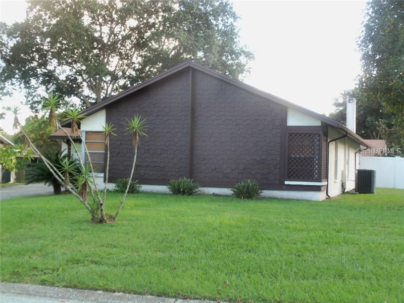 7501 N Sanibel Cir., Temple Terrace, FL 33637