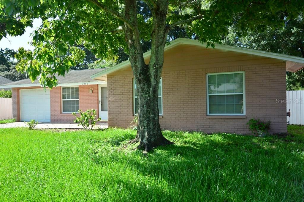 2209 Selkirk St., Valrico, FL 33594