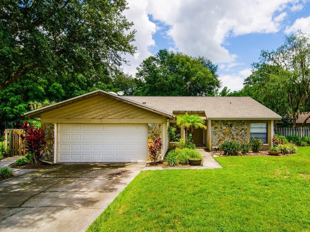 2330 Windsor Oaks Ave., Lutz, FL 33549