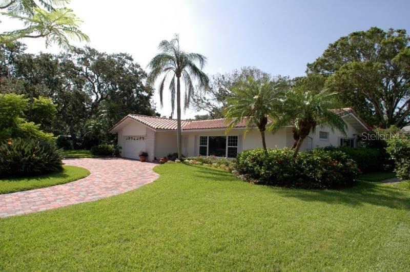 809 Royal Dr., Largo, FL 33770