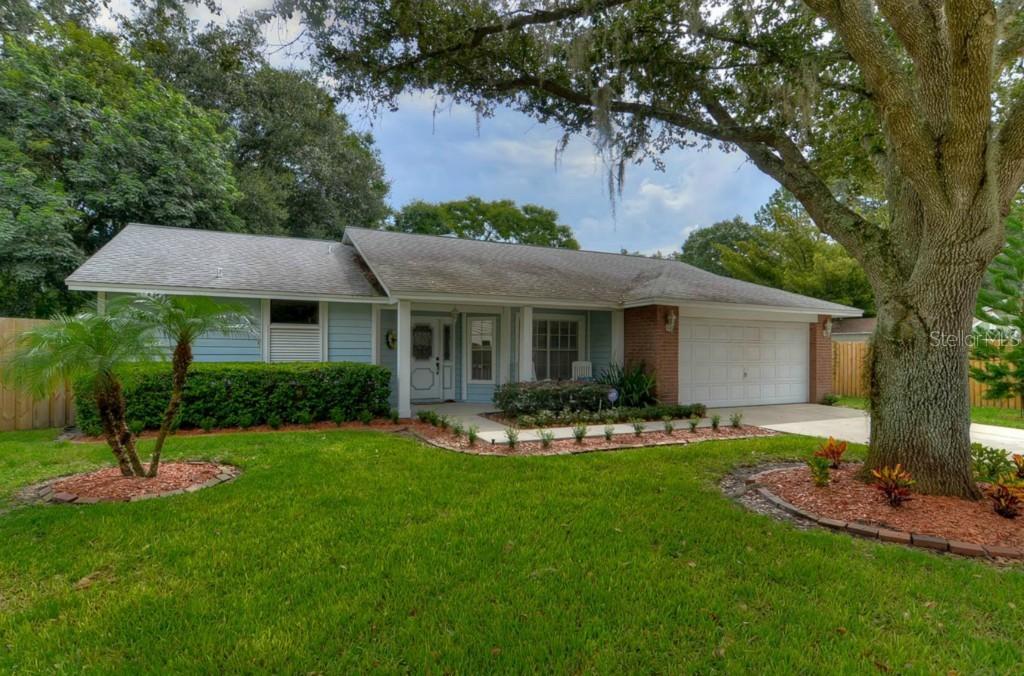 18303 Groveside Pl., Lutz, FL 33549