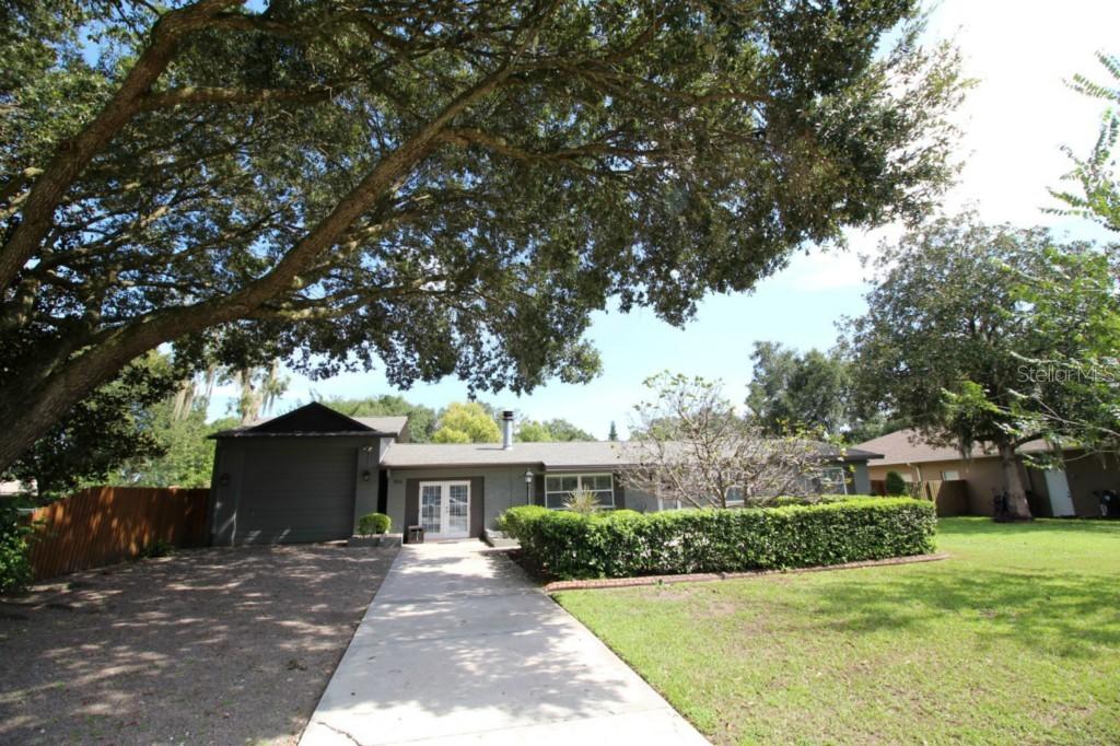 906 Woodland Dr., Seffner, FL 33584