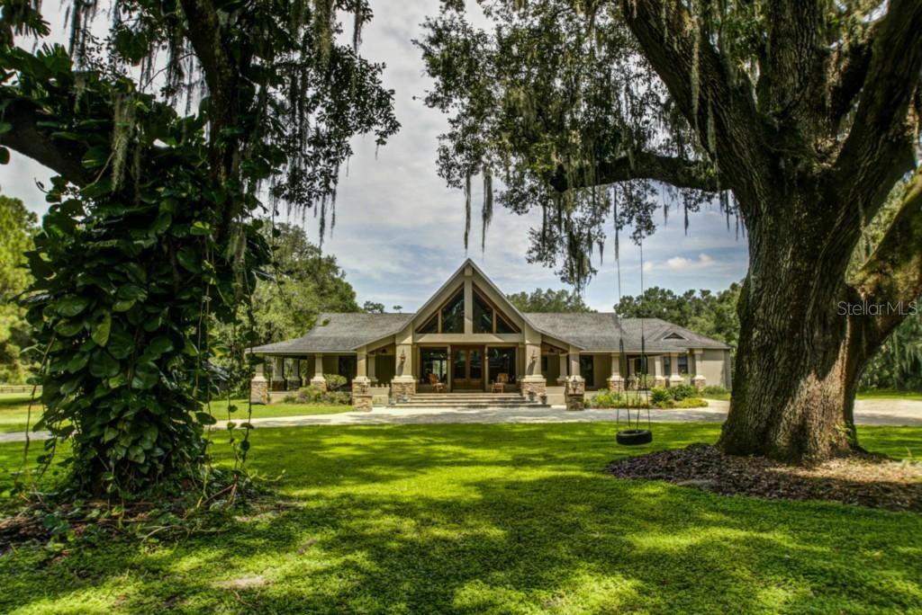 5319 Cedarwood Manor Dr., Plant City, FL 33565