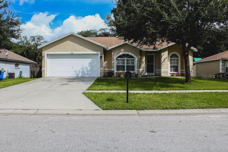 314 Carriage Crossing Cir., Brandon, FL 33510