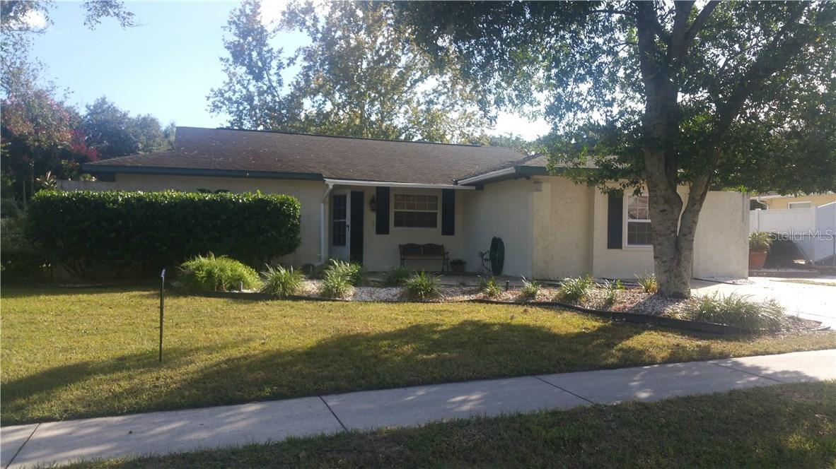 627 Red Robin Rd., Seffner, FL 33584