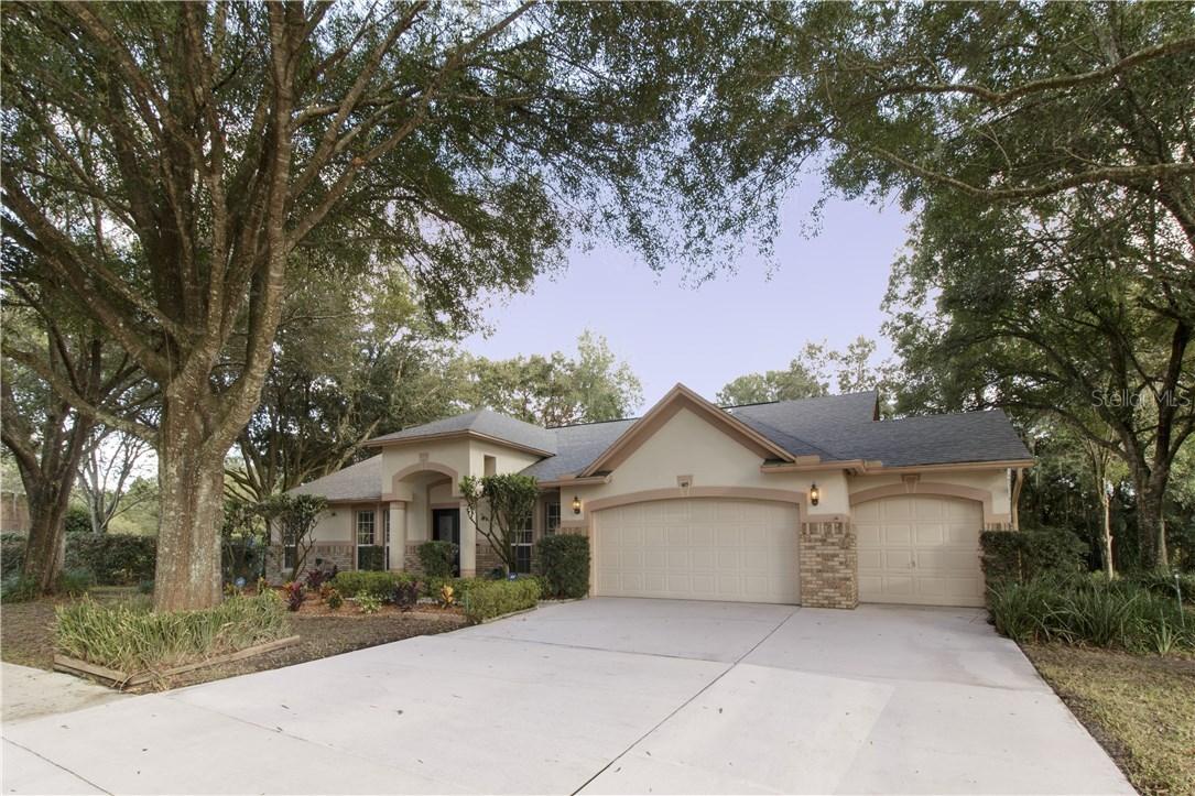 605 Surrey Ln., Lutz, FL 33549