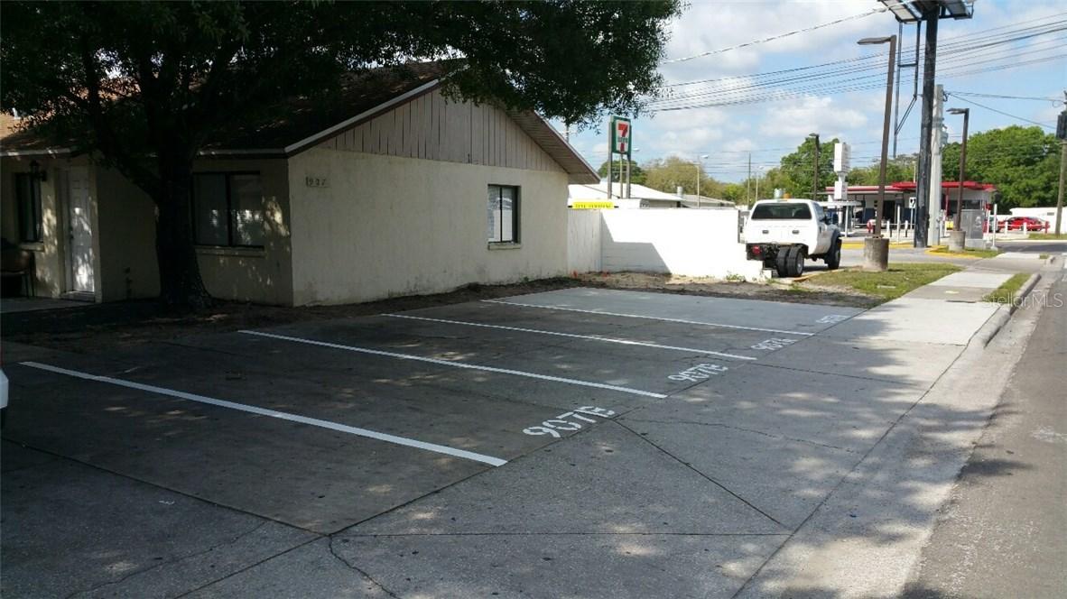 907 E 109th Ave., Tampa, FL 33612