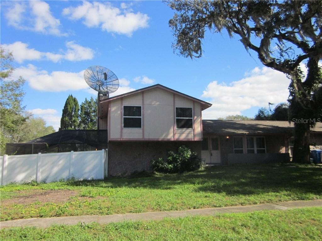 1203 Lake Valrico Cir., Valrico, FL 33594