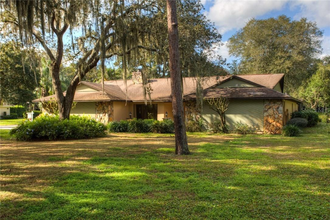 17514 Mallard Ct., Lutz, FL 33559