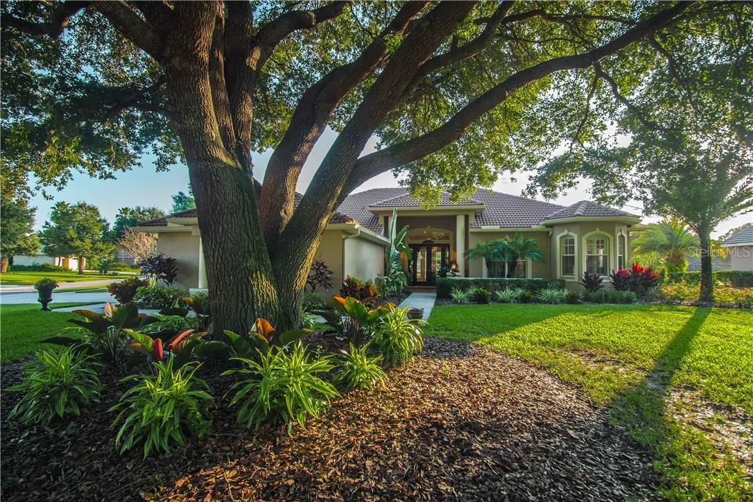 1225 Oxbridge Dr., Lutz, FL 33549